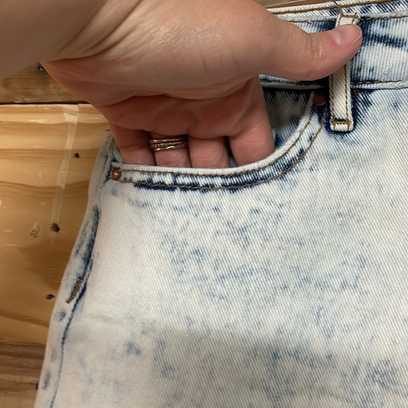 PacSun size 22 High-rise Distressed Bleached 3” 100% Cotton Short Shorts - Picture 3 of 11